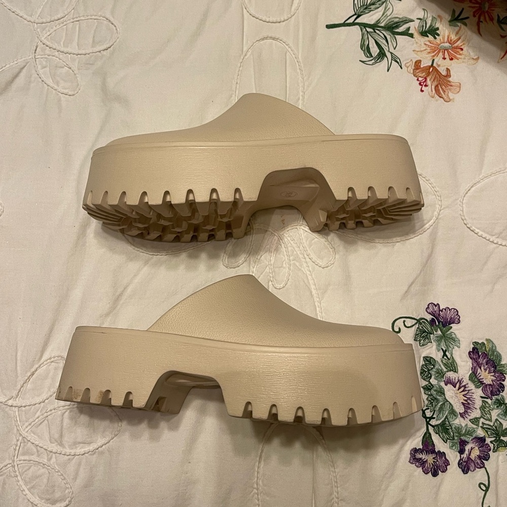 Wild Fable Clogs